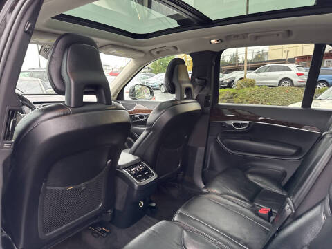 2016 Volvo XC90 T6 Momentum