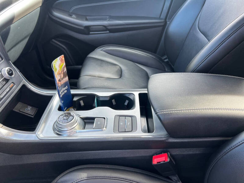 2022 Ford Edge Titanium