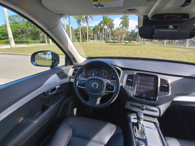 2017 Volvo XC90 T5 Momentum