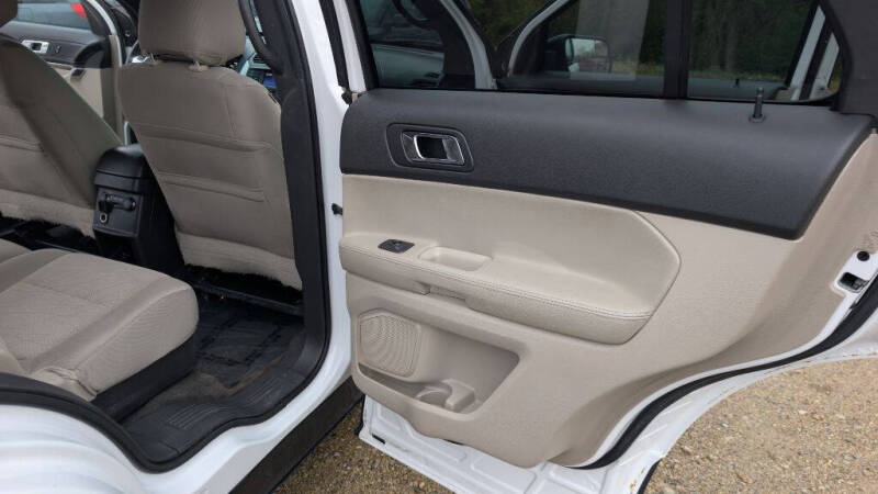 2013 Ford Explorer Base photo 11