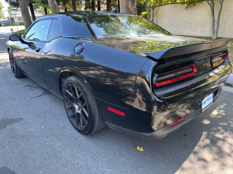 2017 Dodge Challenger 392 HEMI Scat Pack Shaker