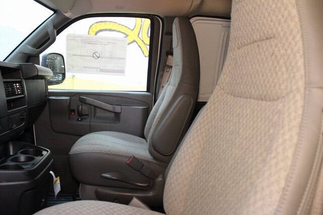 2025 Chevrolet Express 2500