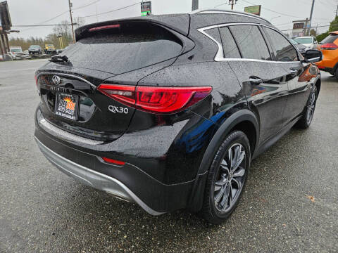 2017 Infiniti QX30 Premium