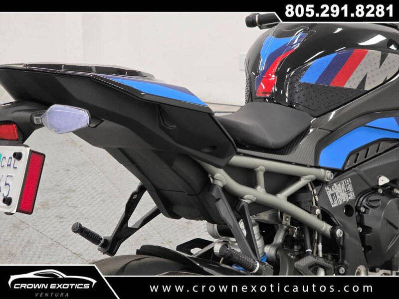 2025 BMW M 1000 R