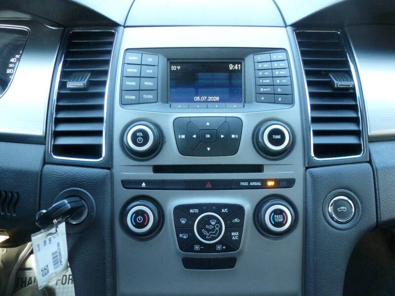 2017 Ford Taurus SEL