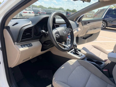 2019 Hyundai Elantra SE
