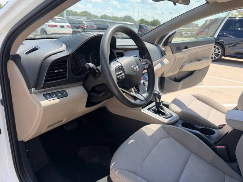 2019 Hyundai Elantra SE