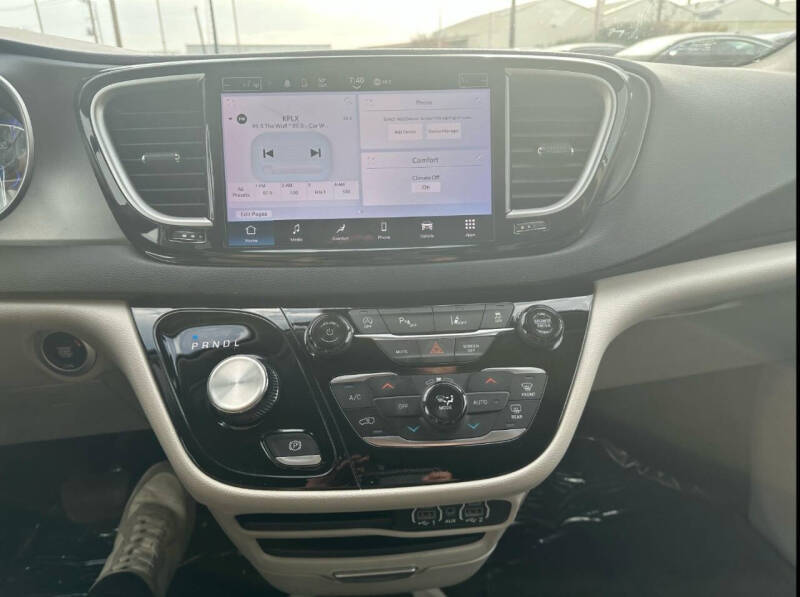 2024 Chrysler Pacifica Touring L