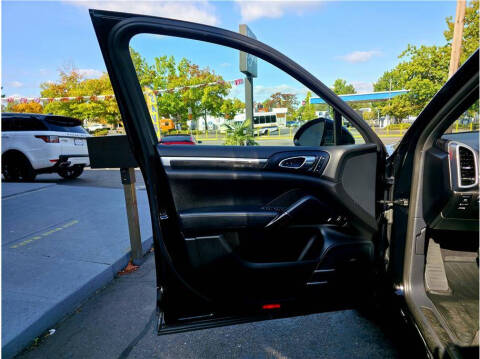 2017 Porsche Cayenne Platinum Edition