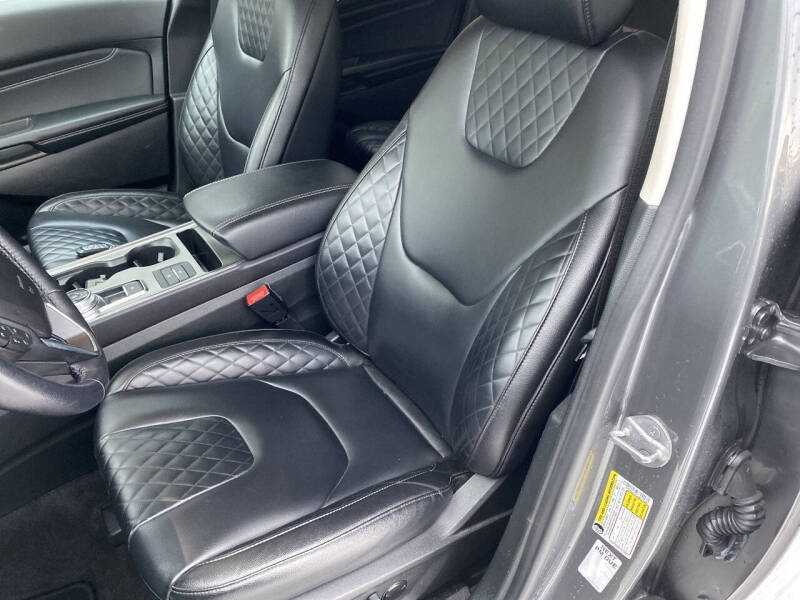 2023 Ford Edge Titanium
