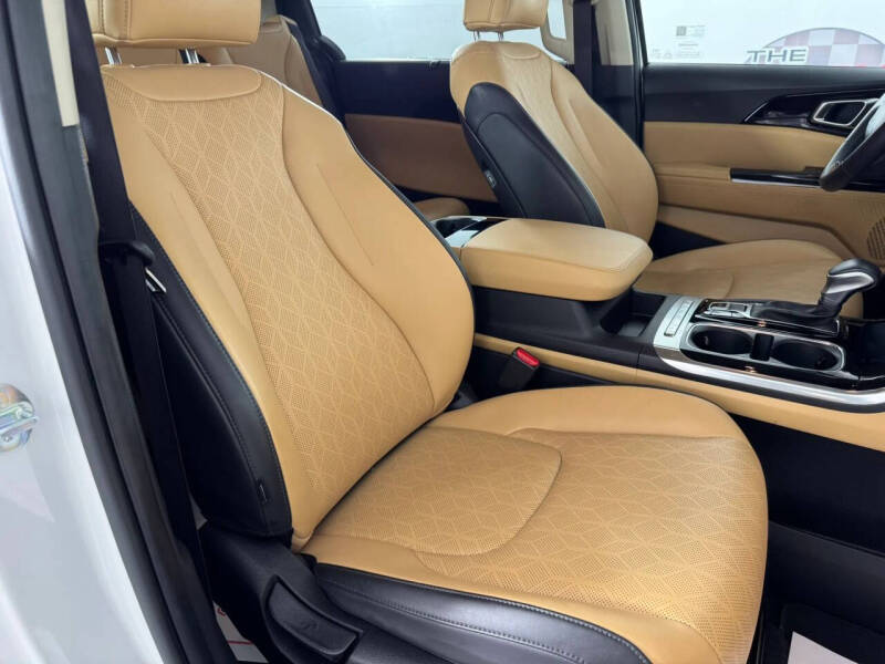 2024 Kia Carnival EX