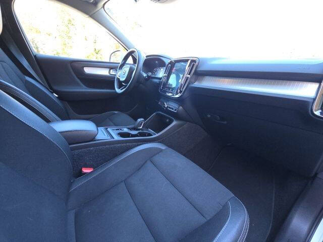 2020 Volvo XC40 T5 Momentum