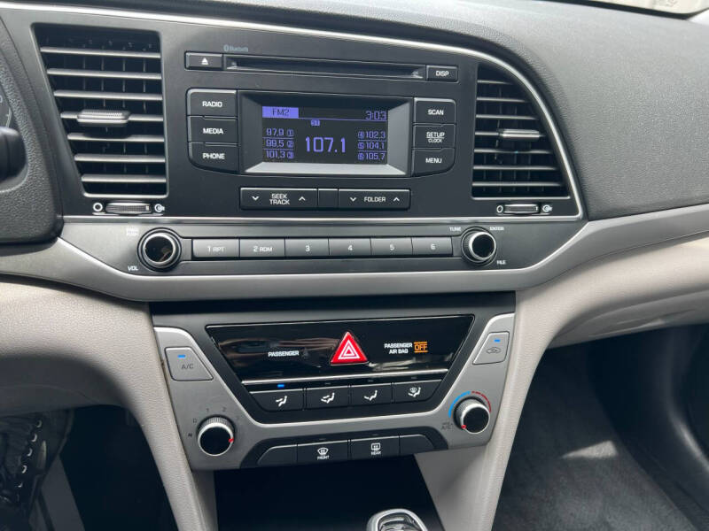 2018 Hyundai Elantra SE