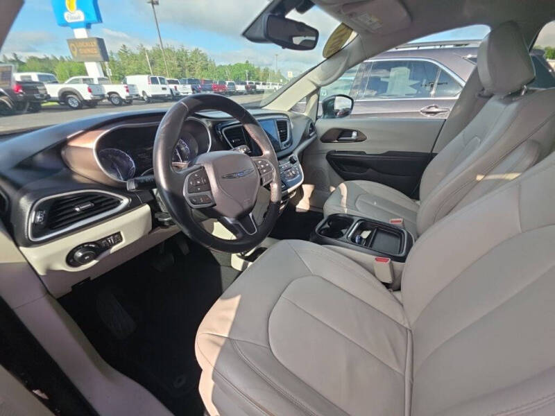 2017 Chrysler Pacifica Touring-L