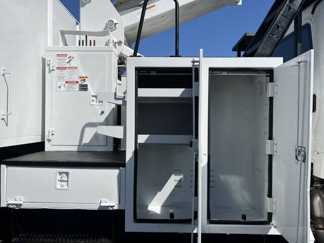 2017 Freightliner M2 106