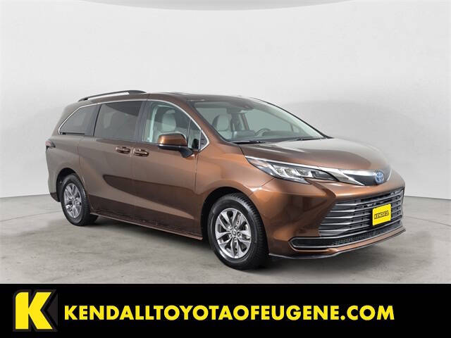 2023 Toyota Sienna LE 8-Passenger