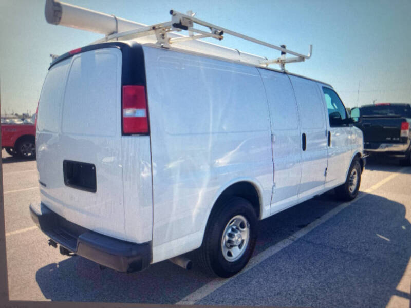 2019 Chevrolet Express Cargo Work Van's photo