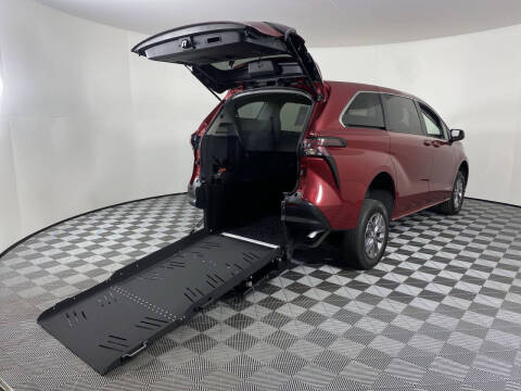 2023 Toyota Sienna LE 8-Passenger