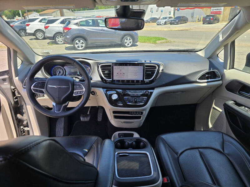 2023 Chrysler Pacifica Touring L