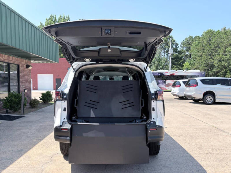 2025 Toyota Sienna LE 8-Passenger
