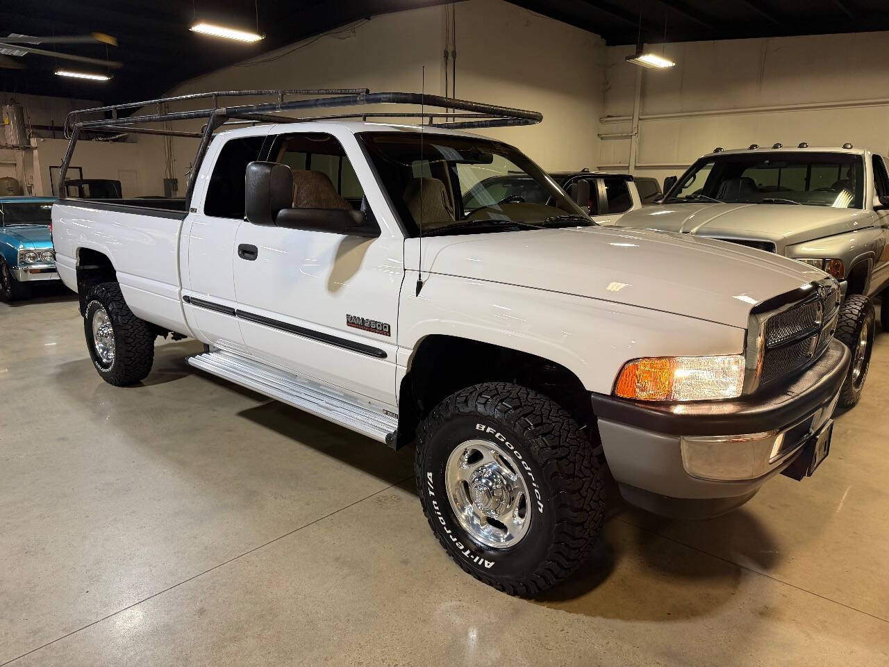 White 2001 Dodge Ram 2500 SLT 4dr Quad Cab SLT 4WD LB 25
