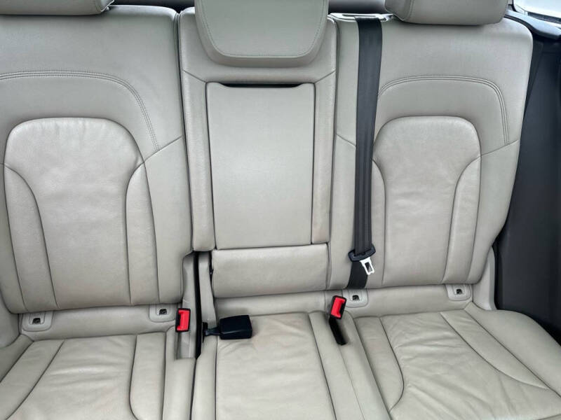 2012 Audi Q5 3.2 quattro Premium Plus