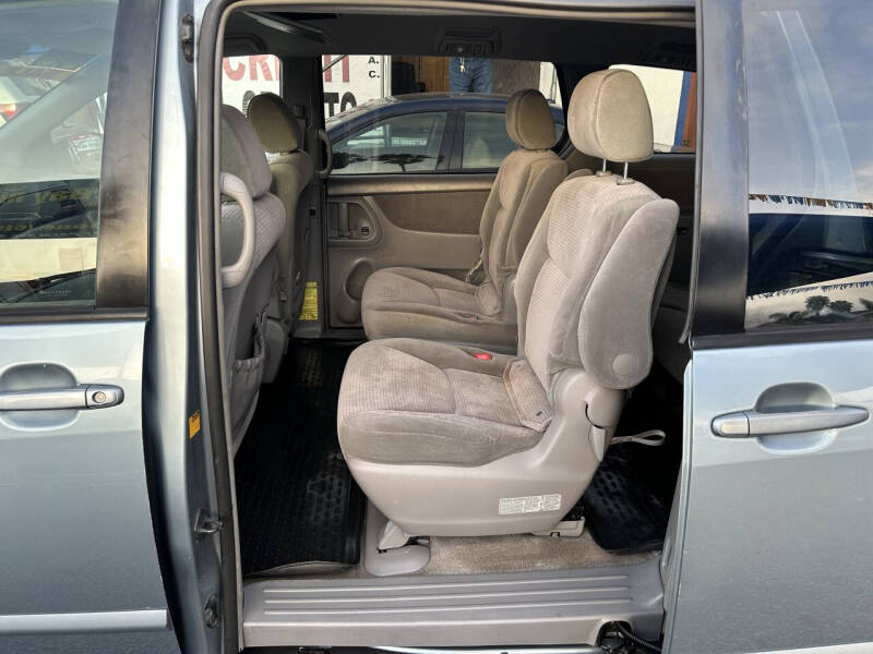 2006 Toyota Sienna LE 7 Passenger
