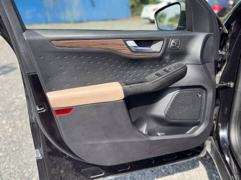 2020 Ford Escape Titanium