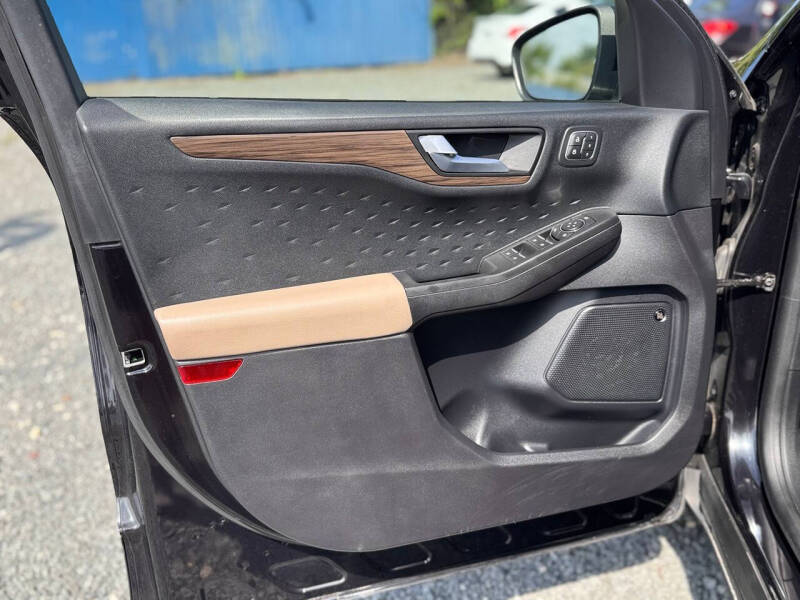2020 Ford Escape Titanium