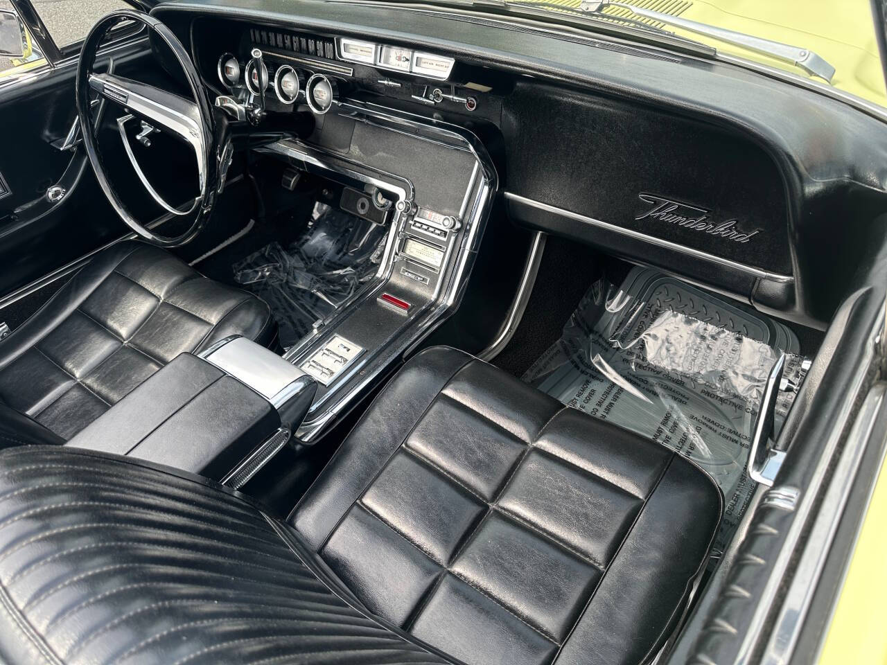 1966 Ford Thunderbird 38