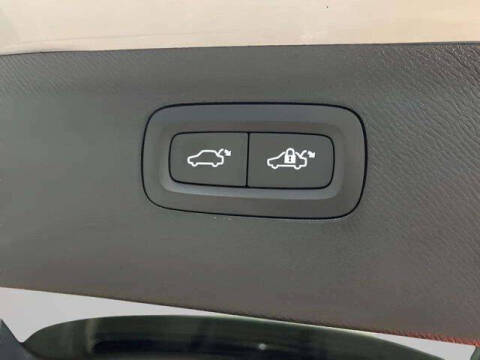 2025 Volvo XC90 B5 Core Bright Theme