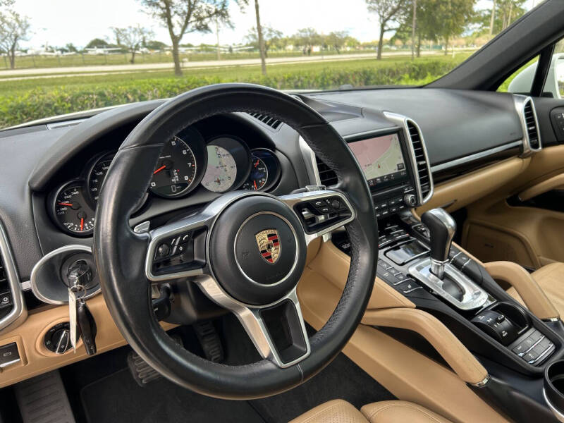 2017 Porsche Cayenne Platinum Edition
