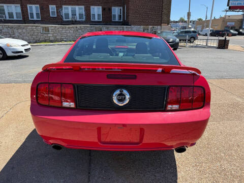 2005 Ford Mustang GT Deluxe