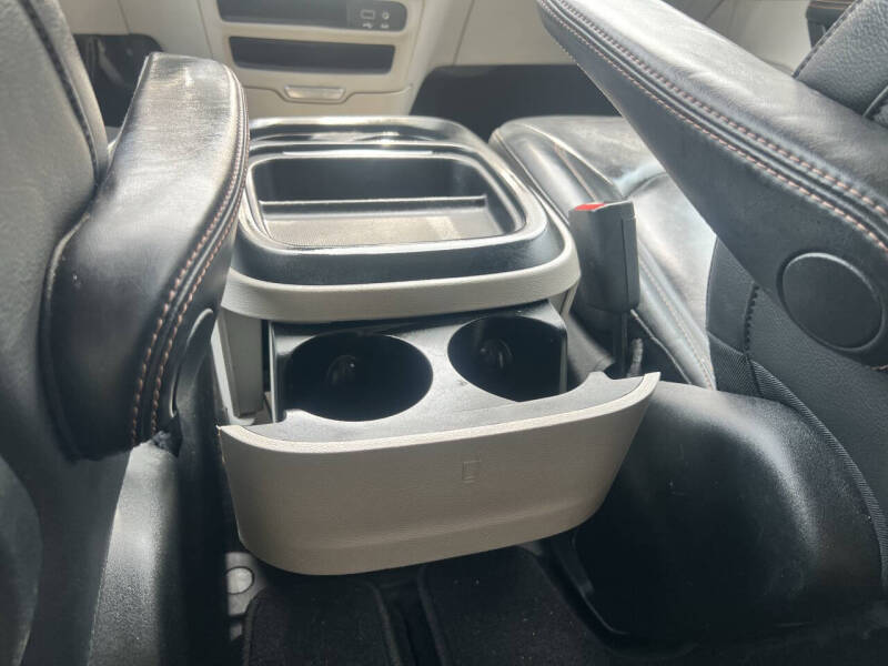 2017 Chrysler Pacifica Touring-L