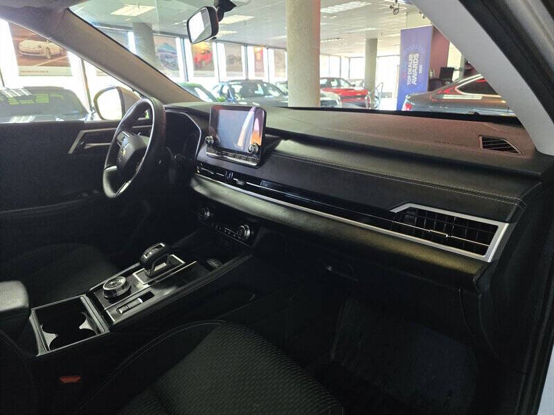 2024 Mitsubishi Outlander ES