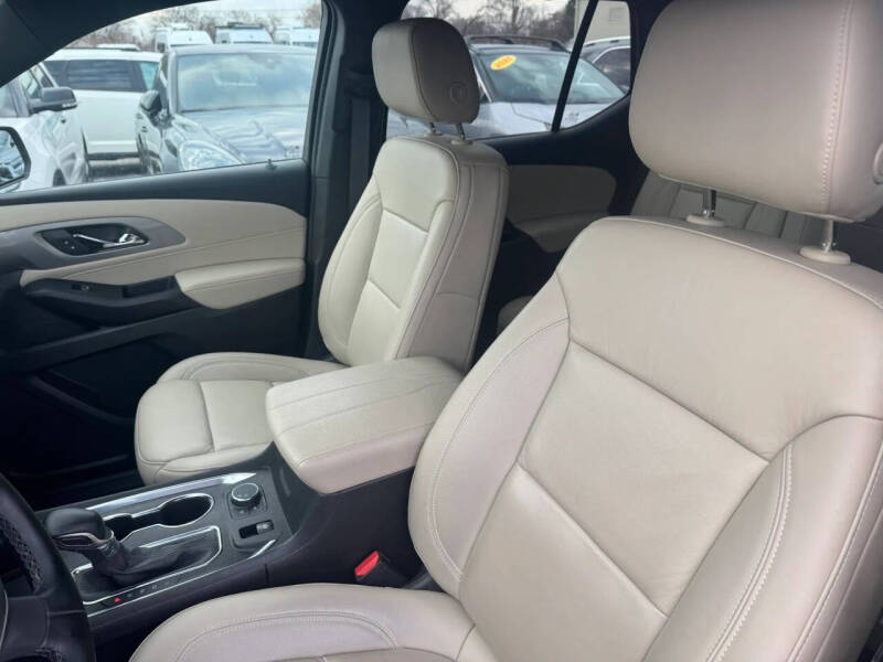 2023 Chevrolet Traverse LT Leather