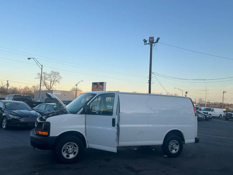 2015 Chevrolet Express Cargo Work Van photo 20