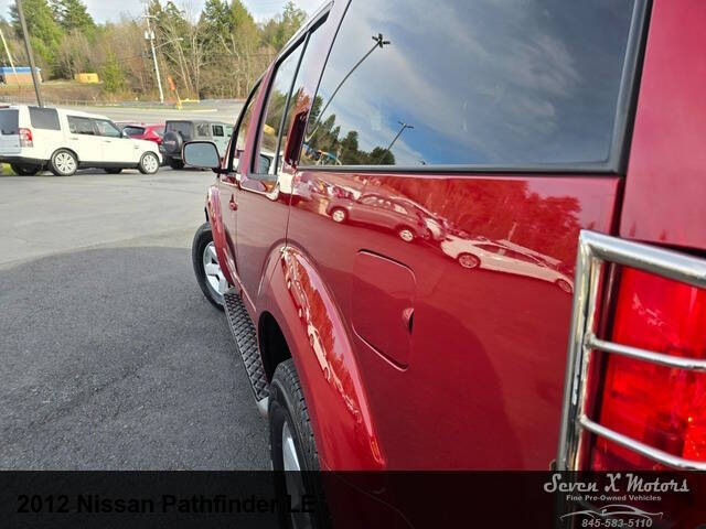 2012 Nissan Pathfinder LE