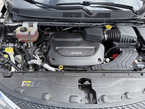 2017 Chrysler Pacifica Touring-L