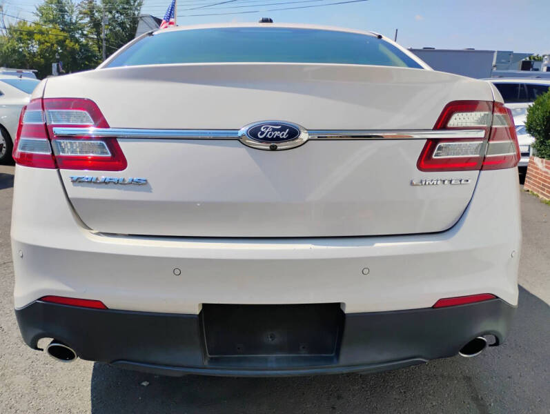 2017 Ford Taurus Limited