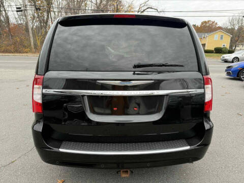 2016 Chrysler Town and Country Touring-L