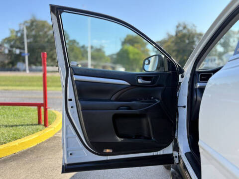 2017 Toyota Highlander SE