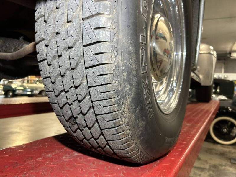 1947 Ford Super Deluxe