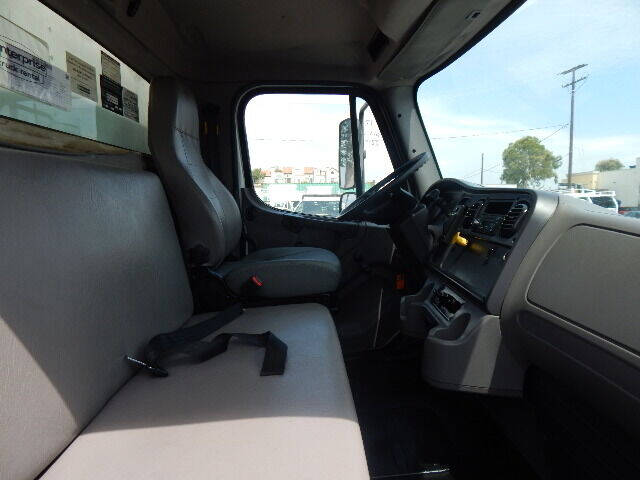 2017 Freightliner M2 106