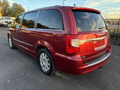 2016 Chrysler Town and Country Touring