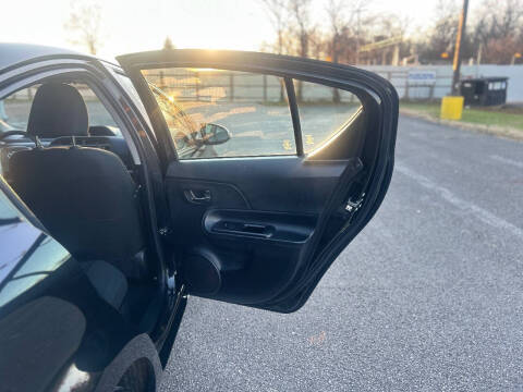 2016 Toyota Prius c Two