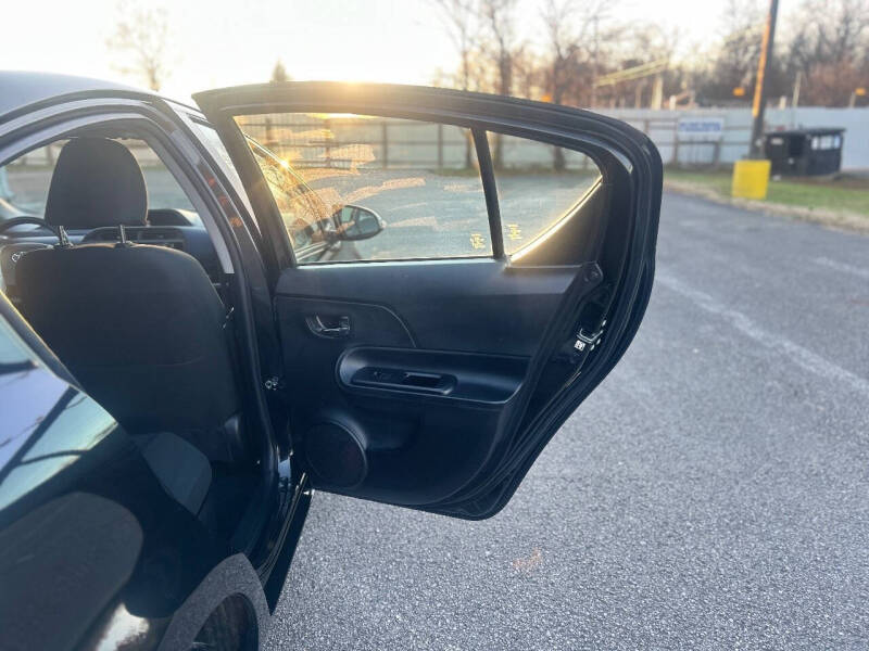 2016 Toyota Prius c Two