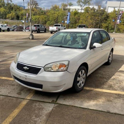 2008 Chevrolet Malibu Classic for sale at Green Light Auto in Bridgeton, NJ