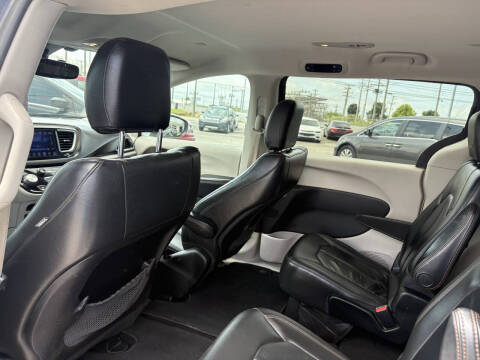 2017 Chrysler Pacifica Touring-L