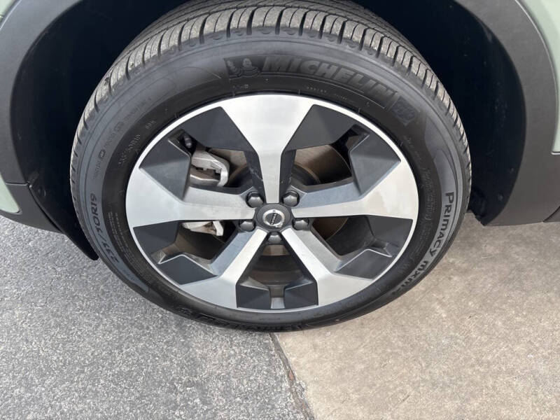 2025 Volvo XC40 B5 Plus Bright Theme